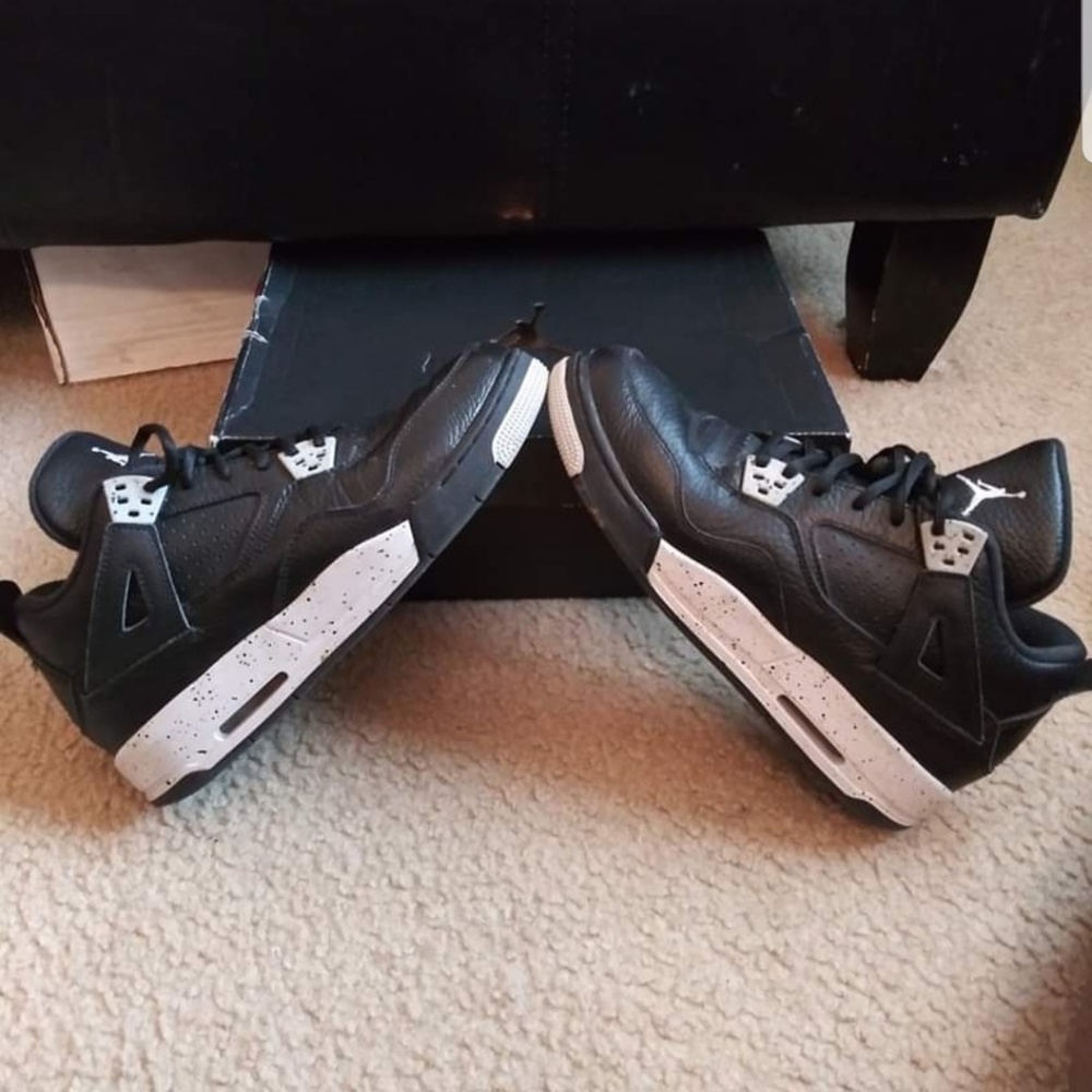 Jordan Retro 4(Oreo) big kids size 6